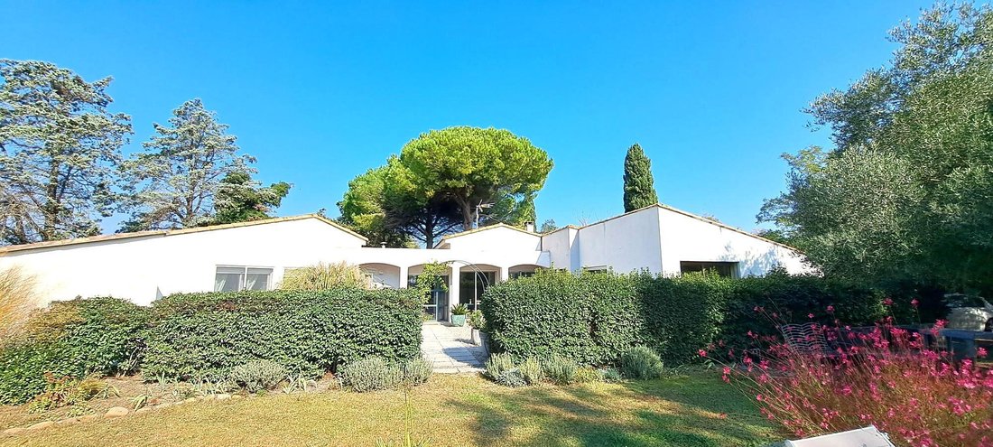 Estate in Saintes-Maries-de-la-Mer, Provence-Alpes-Côte d'Azur, France 2 - 18344311