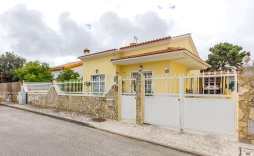 Villa in Azeitao (Sao Lourenco e Sao Simao), Setubal, Portugal 1