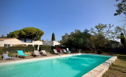 Estate in Saintes-Maries-de-la-Mer, Provence-Alpes-Côte d'Azur, France 1