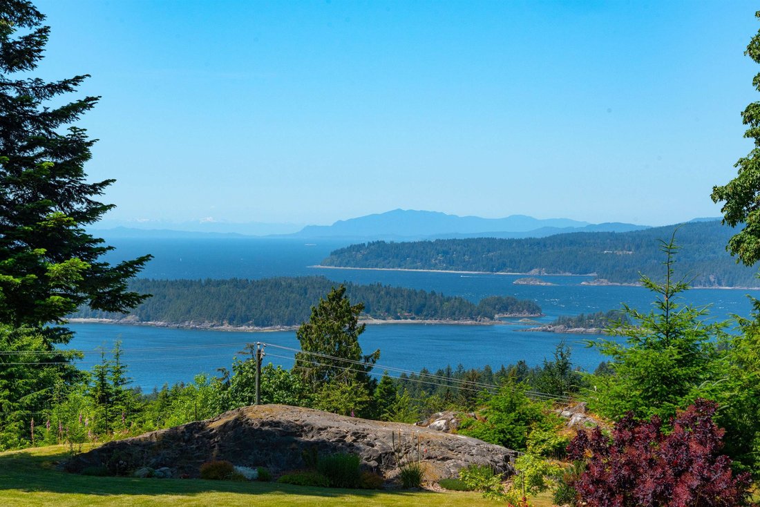 House in Bowen Island, British Columbia, Canada 5 - 18247886