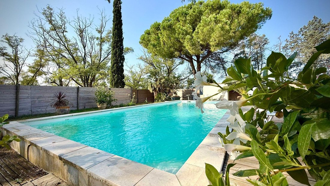 Estate in Saintes-Maries-de-la-Mer, Provence-Alpes-Côte d'Azur, France 3 - 18344311