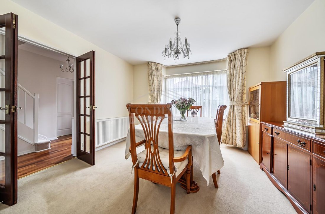 House in Edgware, Barnet, England 4 - 18346388