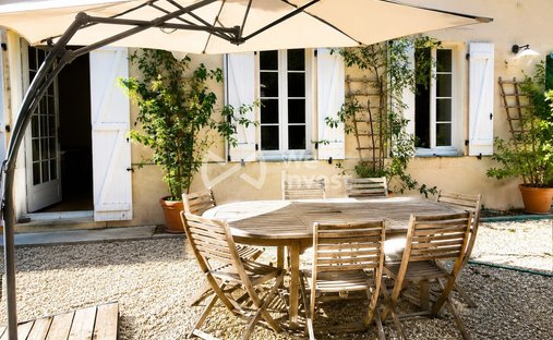 House in La Lande-de-Fronsac, Nouvelle-Aquitaine, France 1