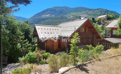 Chalet in Les Vigneaux, Provence-Alpes-Côte d'Azur, France 1