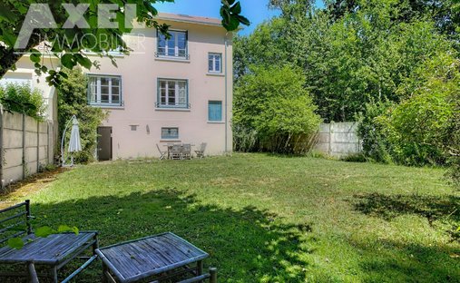 House in Bois de la Couronne, Bois-d'Arcy, France 1