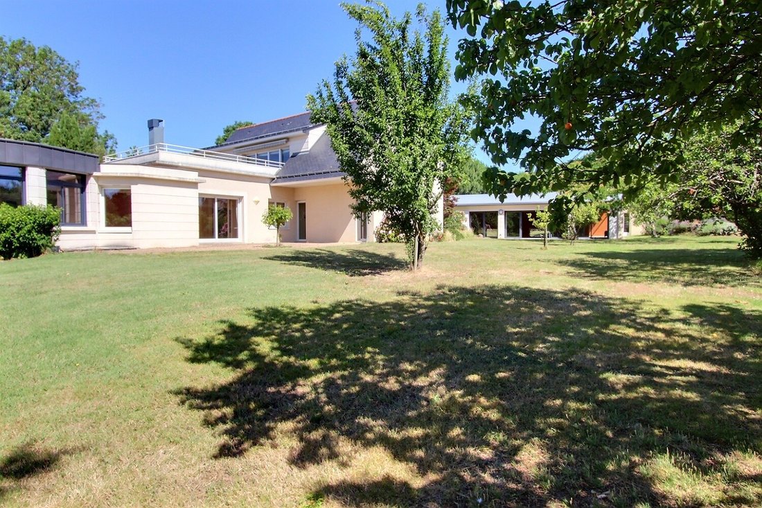 Villa in La Chapelle-Saint-Laud, Pays de la Loire, France 2 - 18346758