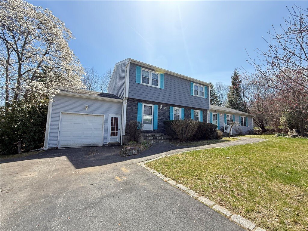 House in Cranston, Rhode Island, United States 1 - 18349141