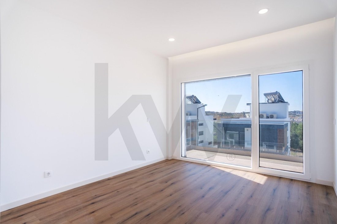 Townhouse in Vialonga, Lisbon, Portugal 4 - 16280702