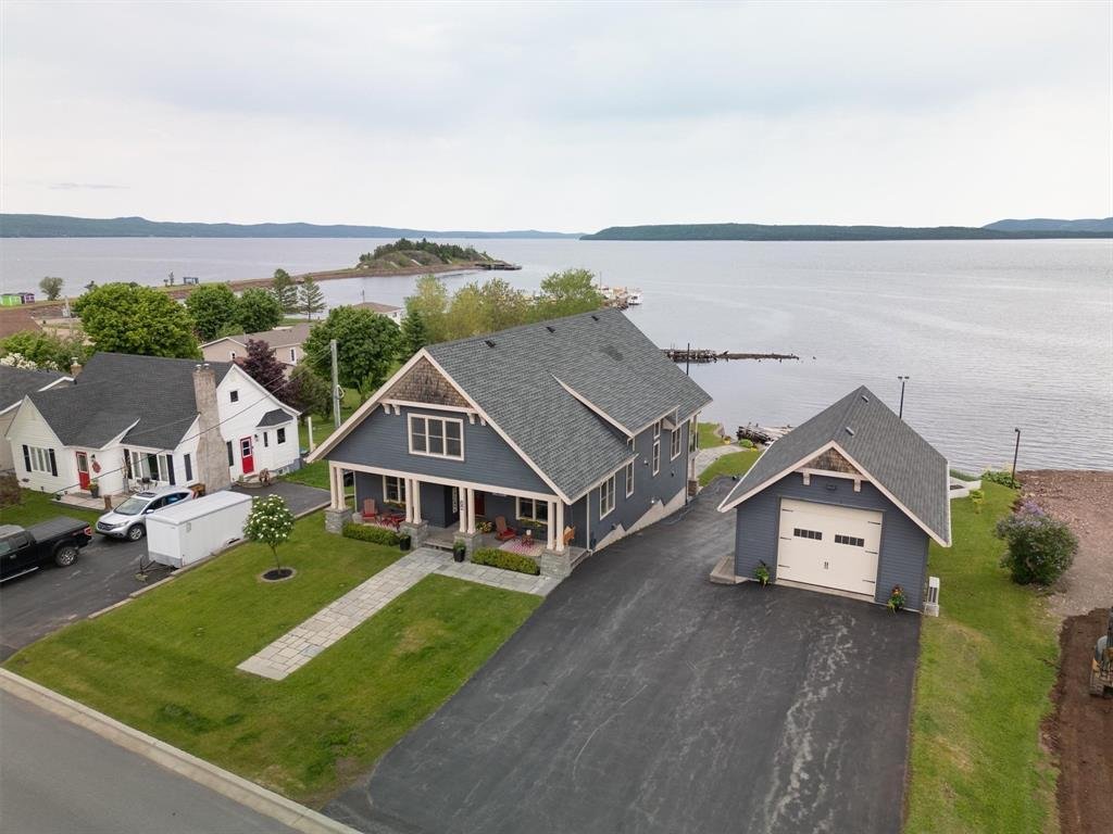 House in Botwood, Newfoundland and Labrador, Canada 1 - 18349053