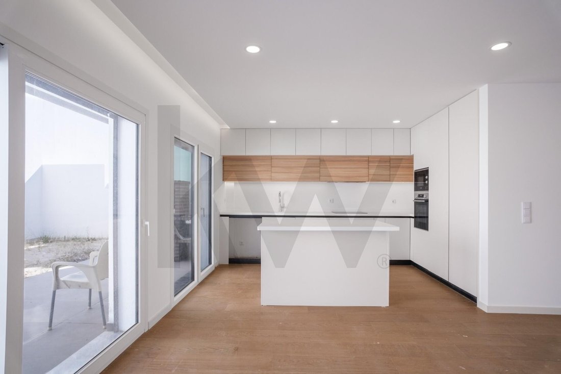 Townhouse en Vialonga, Distrito de Lisboa, Portugal 1 - 16280702