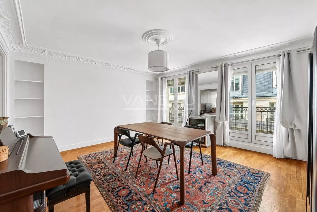 Apartment in Elysées-Madeleine, Paris 8e Arrondissement, Paris 1 - 18349697
