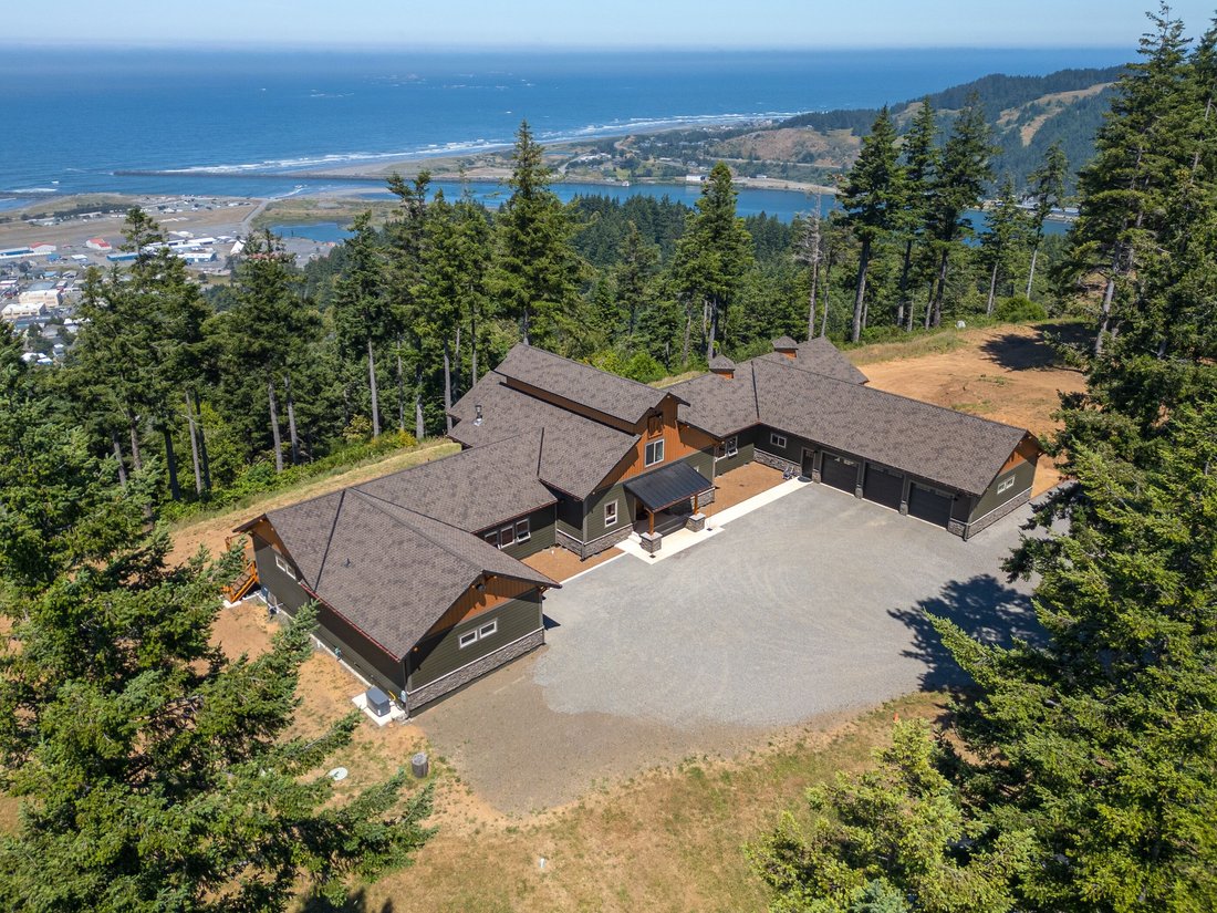 House in Gold Beach, Oregon, United States 1 - 18348732