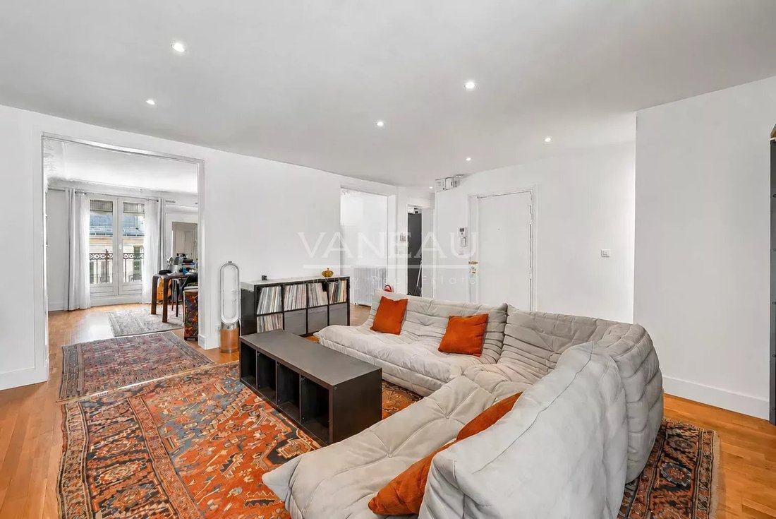 Apartment in Elysées-Madeleine, Paris 8e Arrondissement, Paris 3 - 18349697