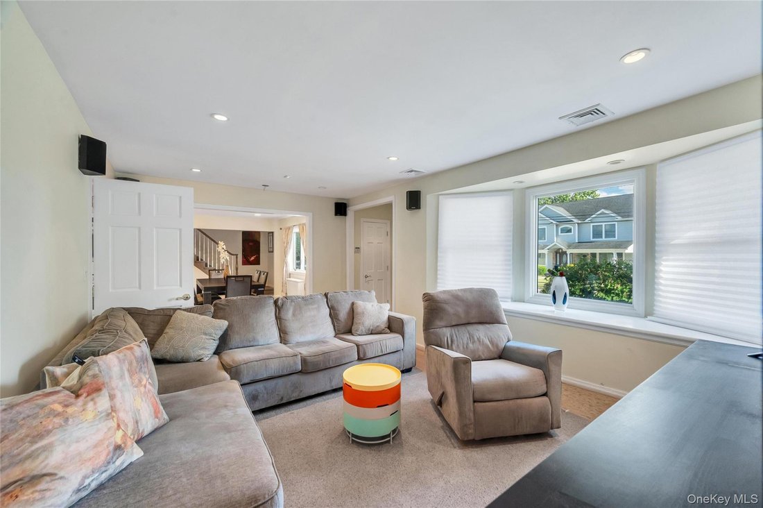 House in Bethpage, New York, United States 5 - 18349304