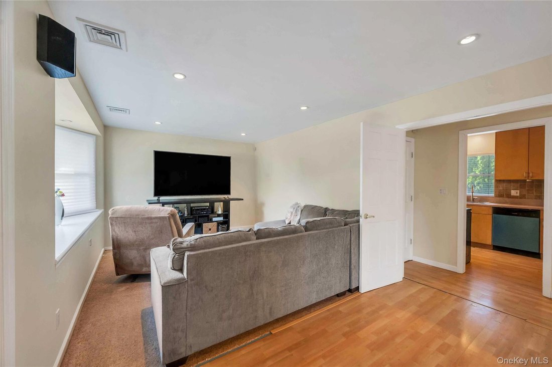 House in Bethpage, New York, United States 4 - 18349304