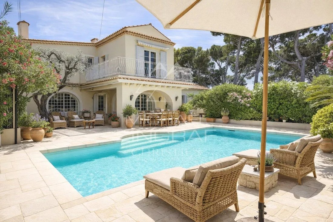 Villa in Antibes, Provence-Alpes-Côte d'Azur, France 1 - 18190414