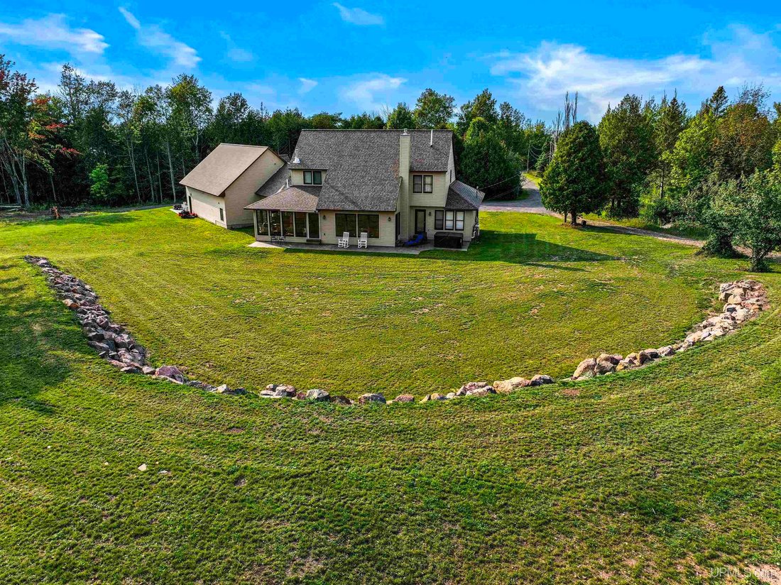 House in Houghton, Michigan, United States 3 - 18349579