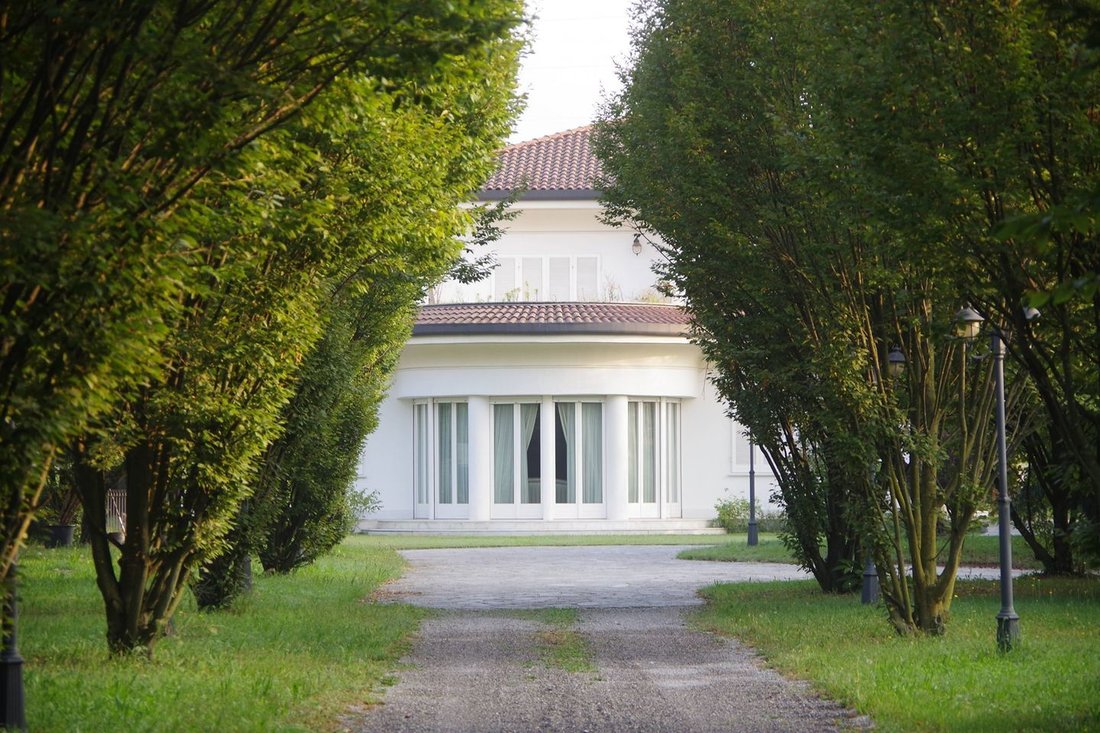 Villa in Agrate Brianza, Lombardy, Italy 2 - 18348023