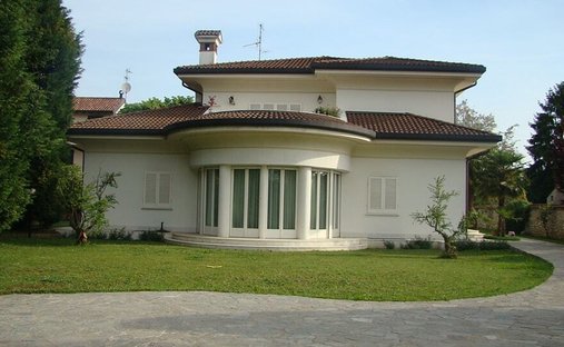Villa in Agrate Brianza, Lombardy, Italy 1
