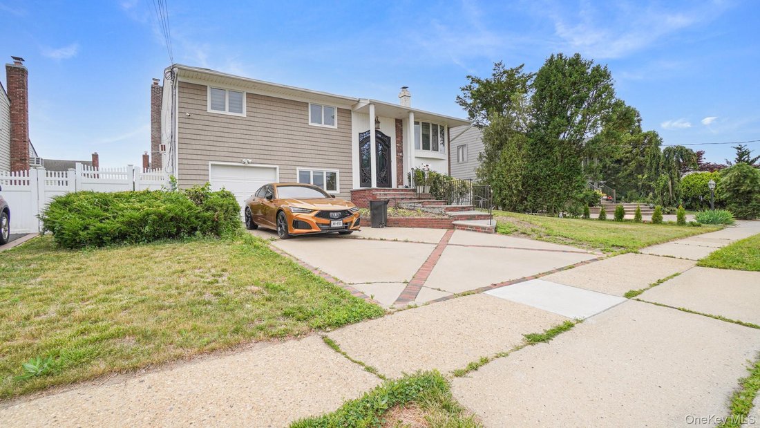 House in Bellmore, New York, United States 2 - 18349295
