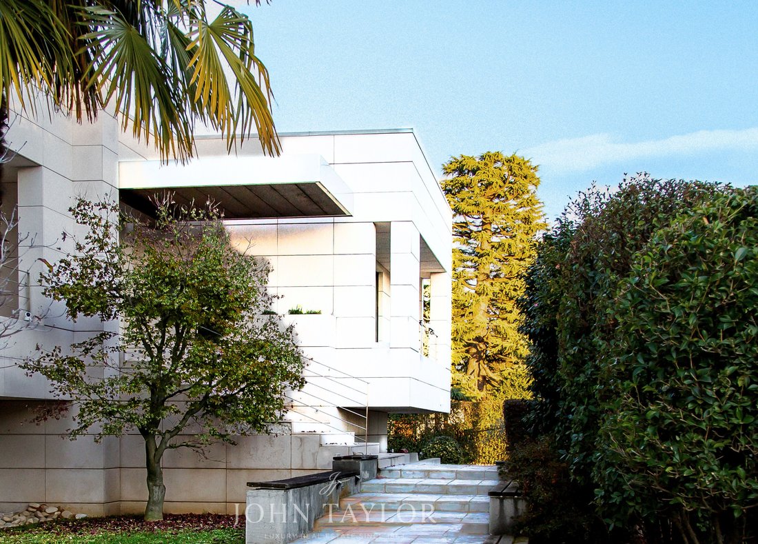 Villa in Rovellasca, Lombardy, Italy 1 - 18349653