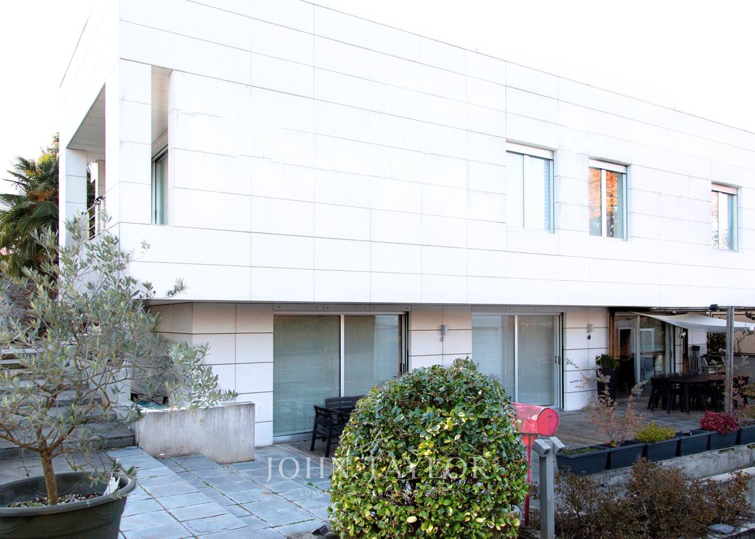 Villa in Rovellasca, Lombardy, Italy 2 - 18349653