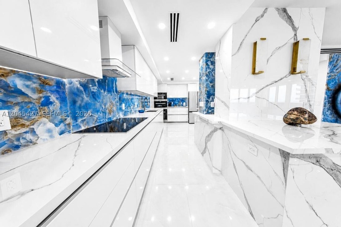 Condo in Hallandale Beach, Florida, United States 5 - 18349740
