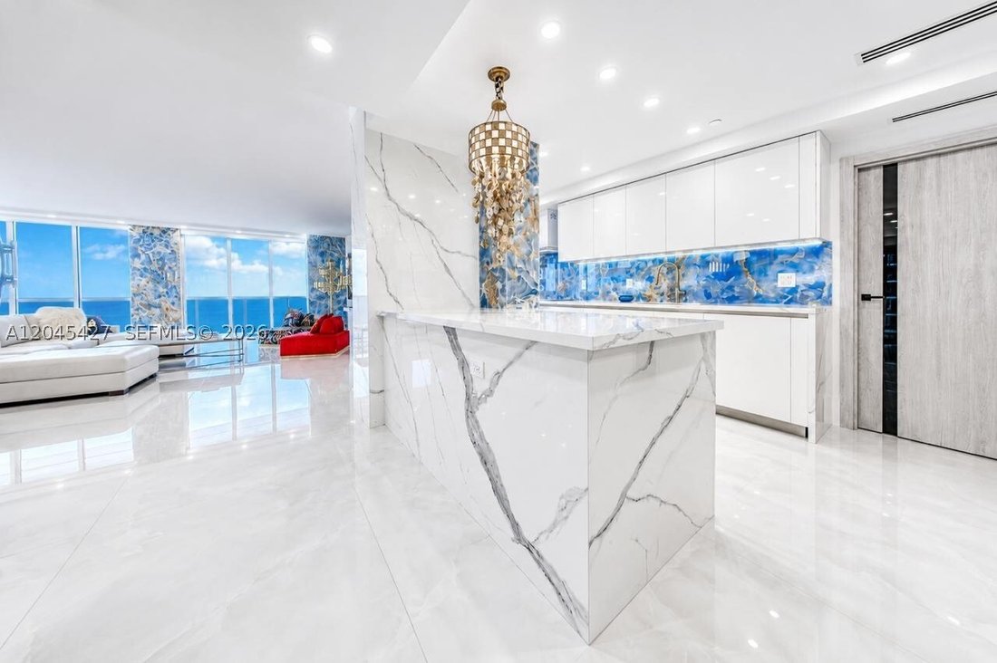 Condo in Hallandale Beach, Florida, United States 2 - 18349740