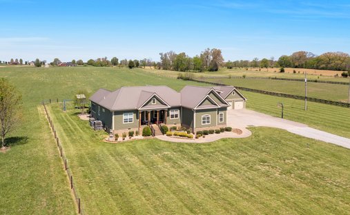 House in Cedar Hill, Tennessee, United States 1