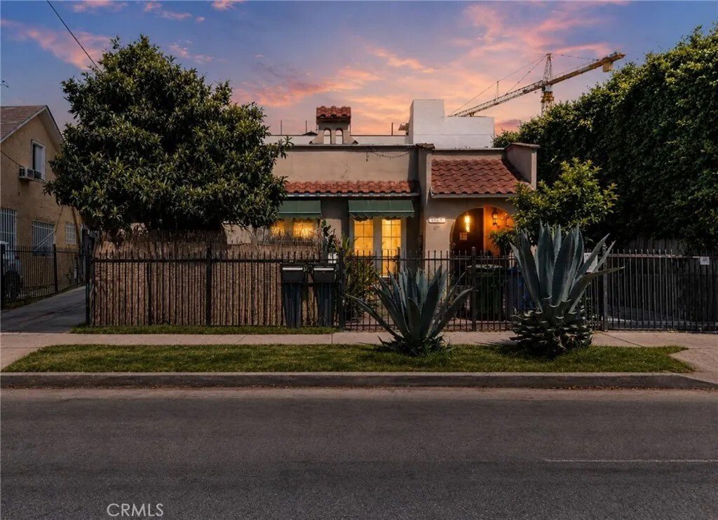 Los Angeles, California, United States 1 - 18350108