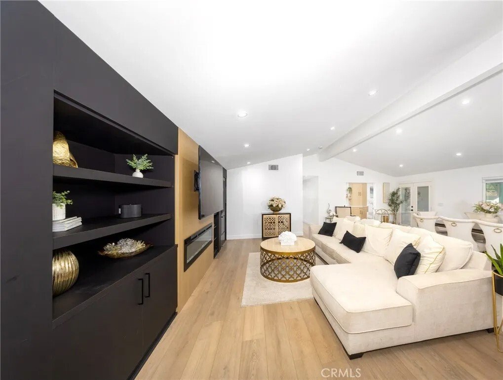 Condo in Los Alamitos, California, United States 5 - 18350068