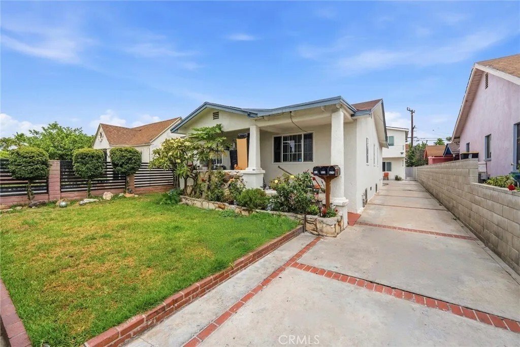 East Los Angeles, California, United States 1 - 18350088