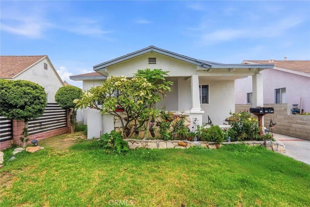East Los Angeles, California, United States 3 - 18350088