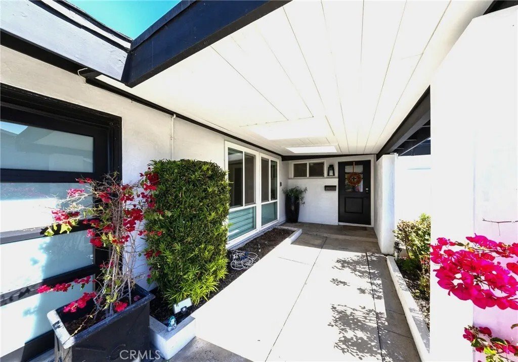 Condo in Los Alamitos, California, United States 3 - 18350068