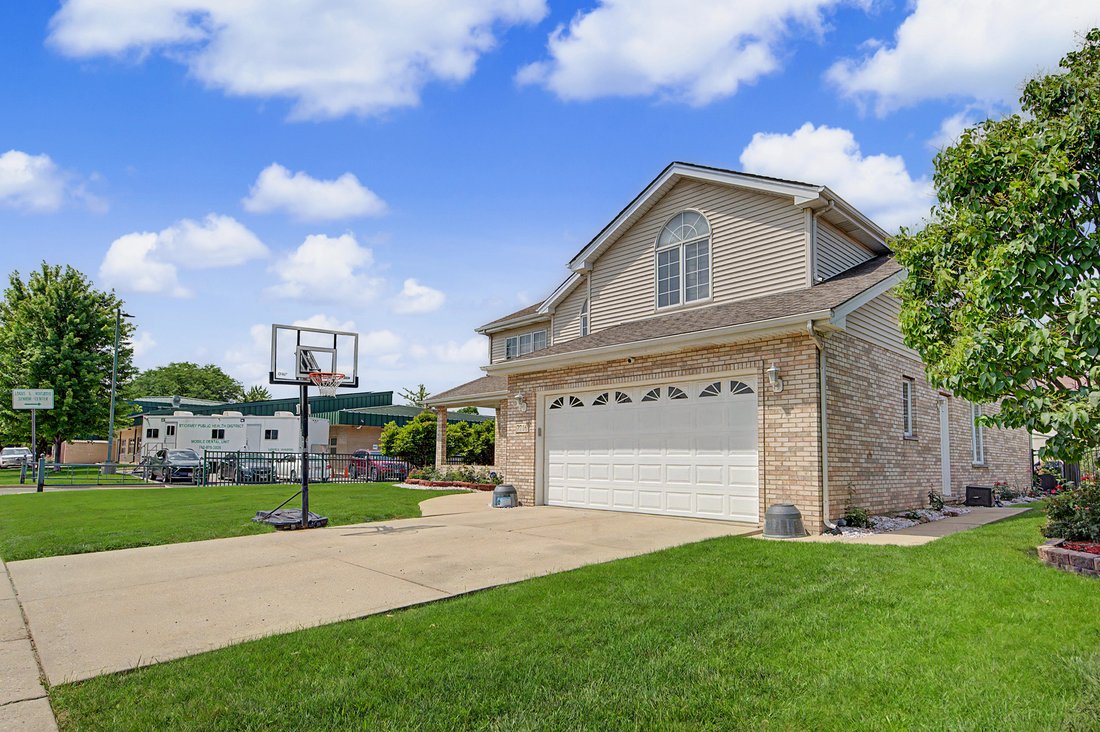 House in Burbank, Illinois, United States 4 - 18350080