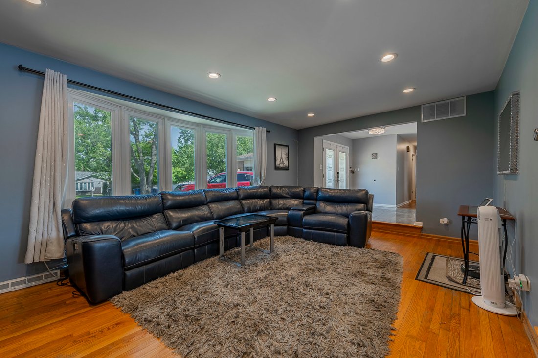 House in Hickory Hills, Illinois, United States 3 - 18350073