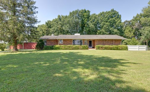 House in Charlotte, Tennessee, United States 1