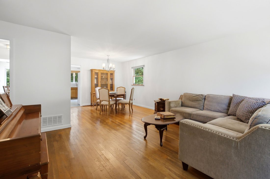 House in North Middletown, New Jersey, United States 5 - 18350210