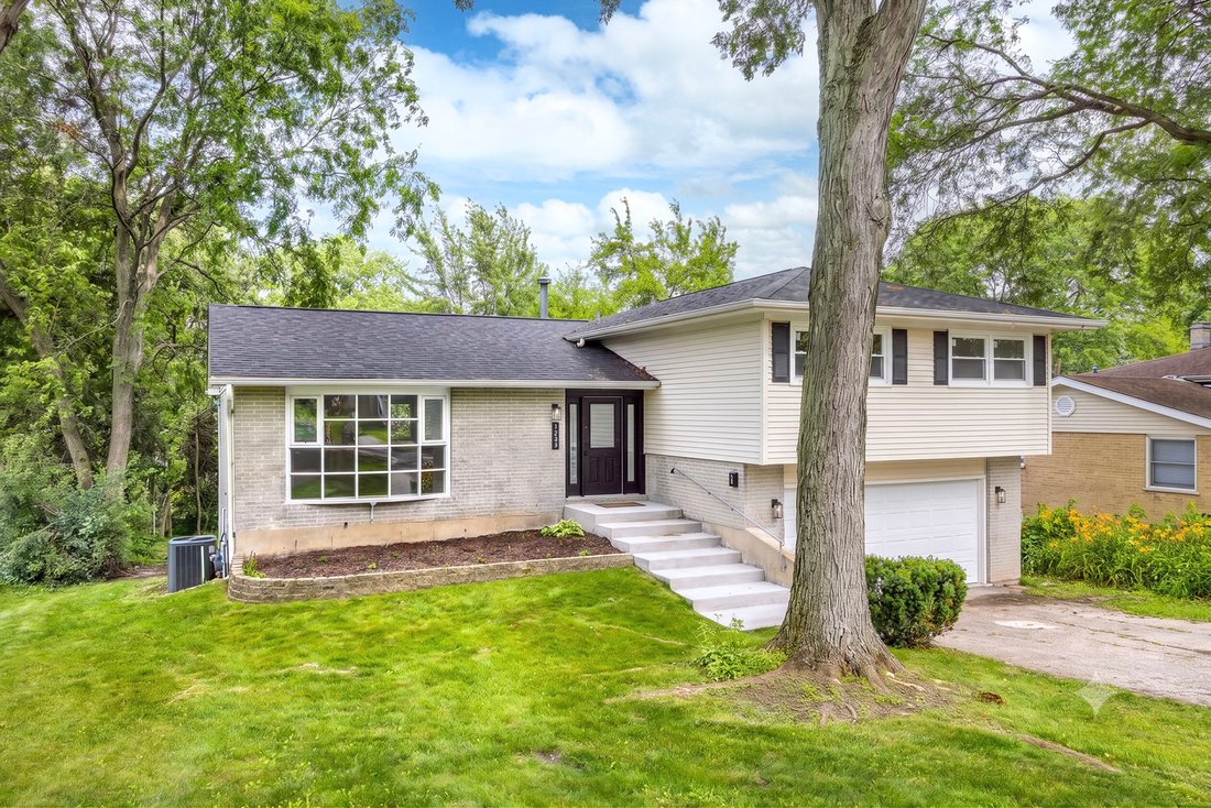 House in Barrington Hills, Illinois, United States 2 - 18330076