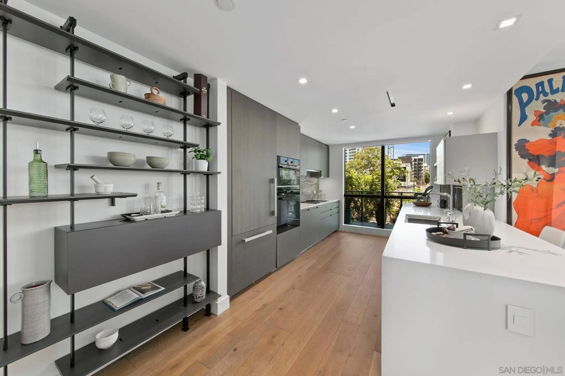 Condo in San Diego, California, United States 4 - 18350063