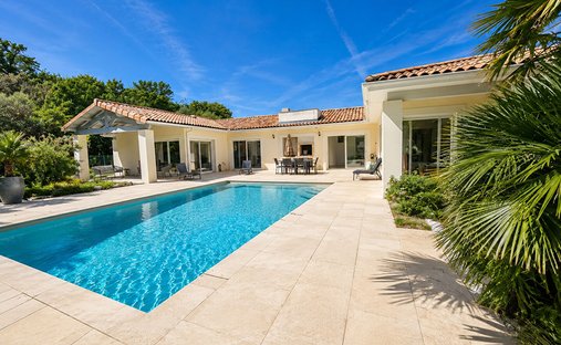 Villa in Marsac-sur-l'Isle, Nouvelle-Aquitaine, France 1