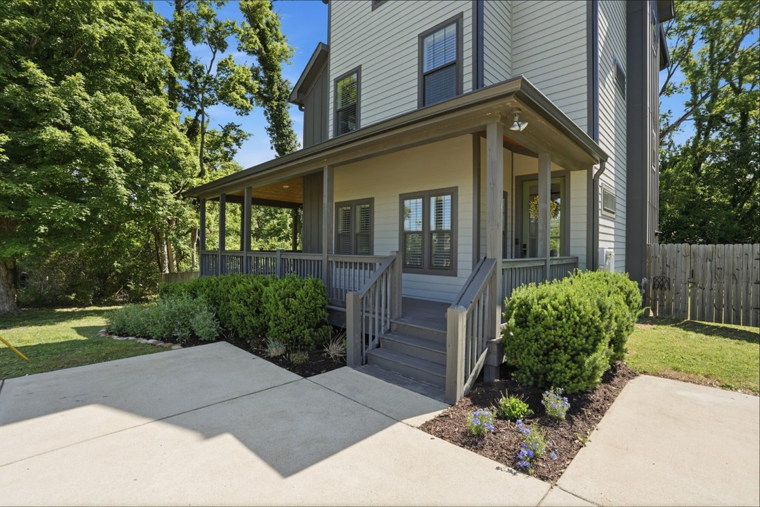 Co Op in Nashville, Tennessee, United States 2 - 18349931
