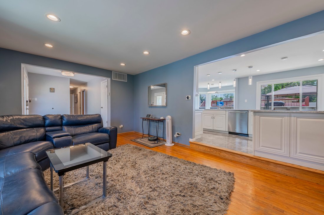 House in Hickory Hills, Illinois, United States 4 - 18350073