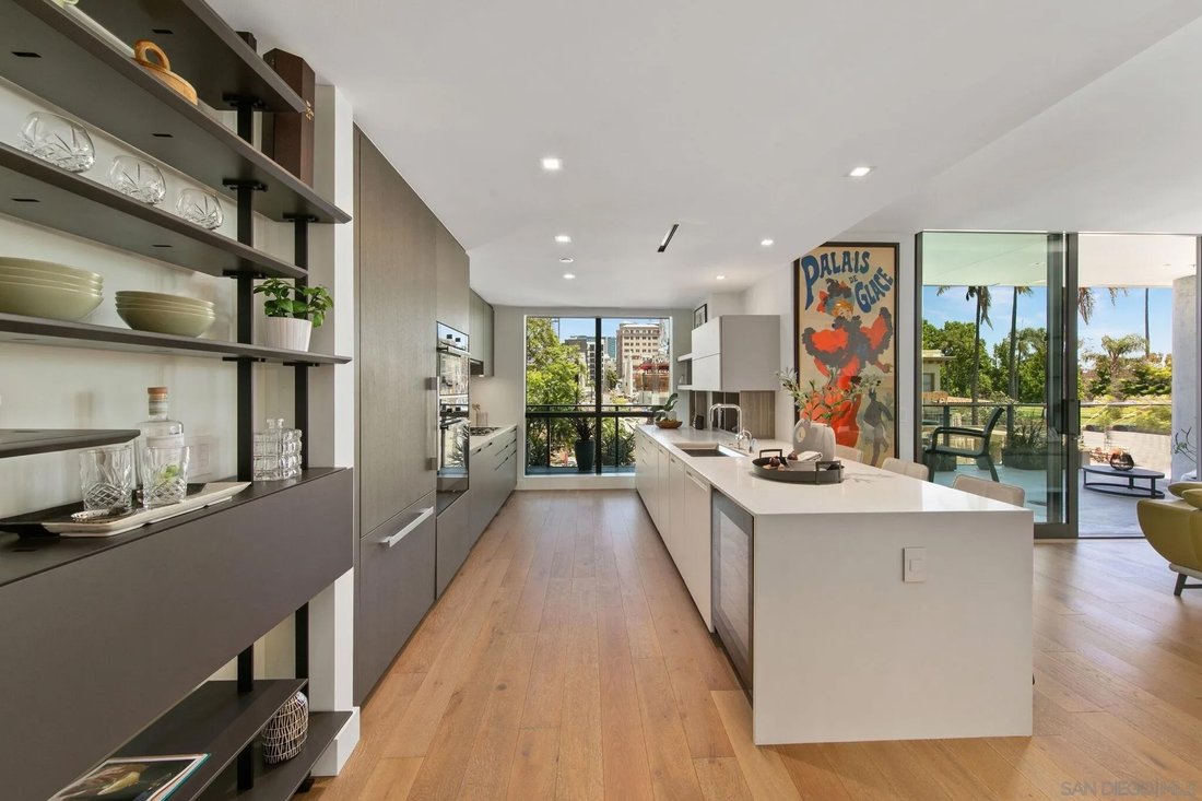 Condo in San Diego, California, United States 3 - 18350063