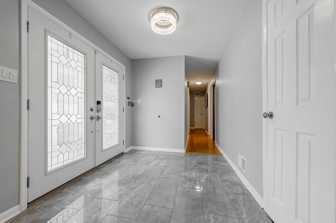 House in Hickory Hills, Illinois, United States 2 - 18350073