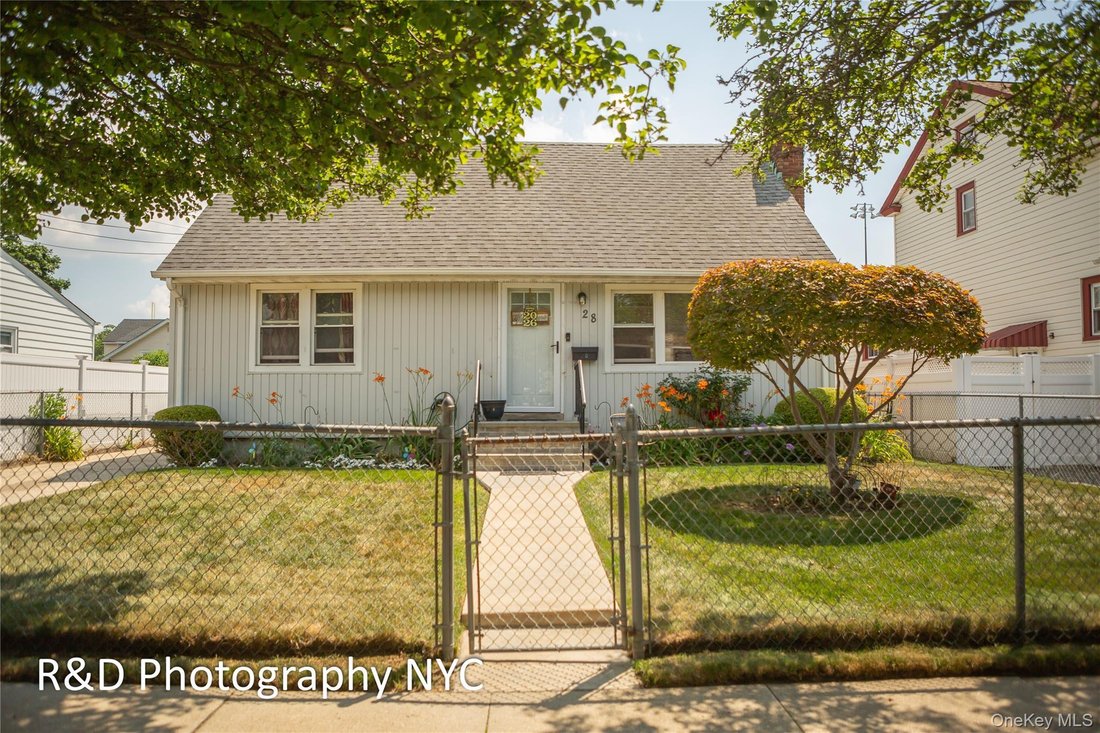 House in Freeport, New York, United States 2 - 18349951