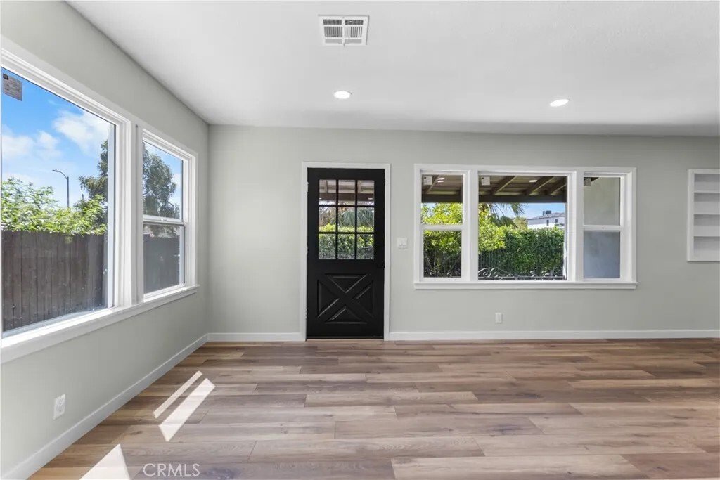 Los Angeles, California, United States 5 - 17928780