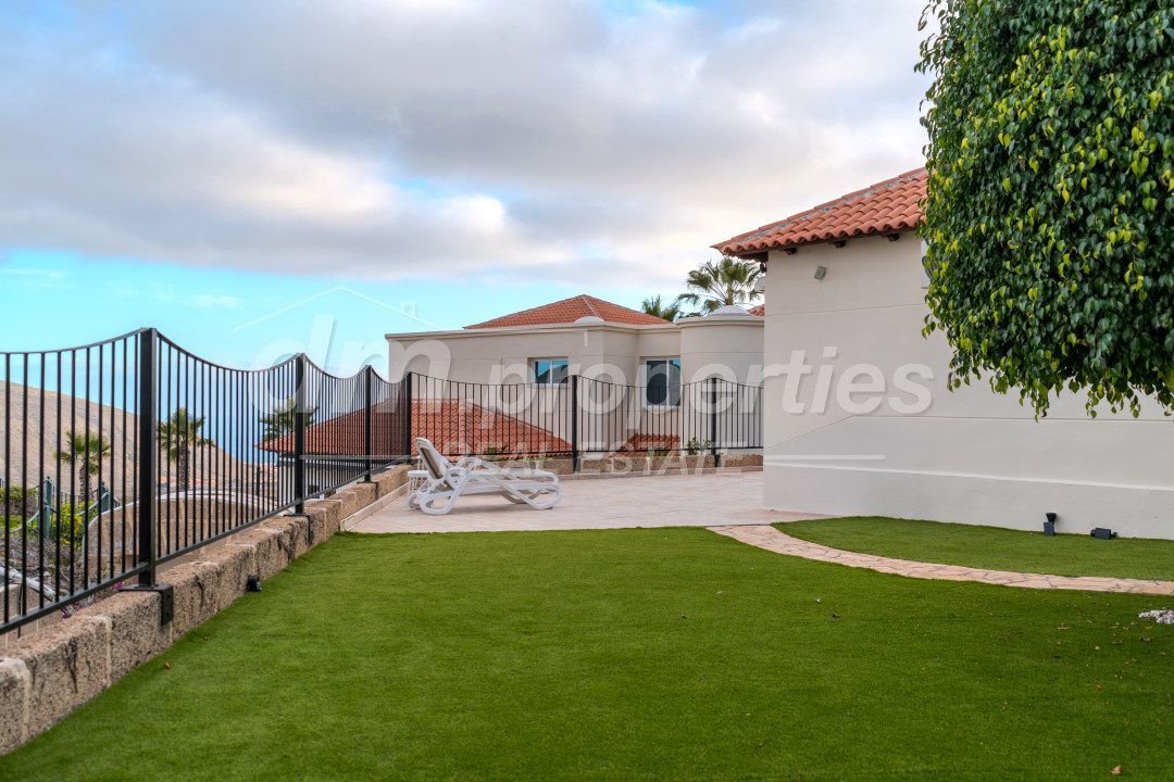 Villa in Arona, Canary Islands, Spain 3 - 18350373