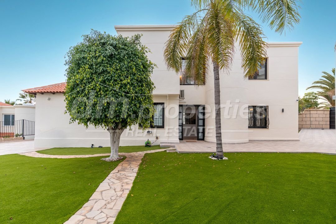 Villa in Arona, Canary Islands, Spain 2 - 18350373