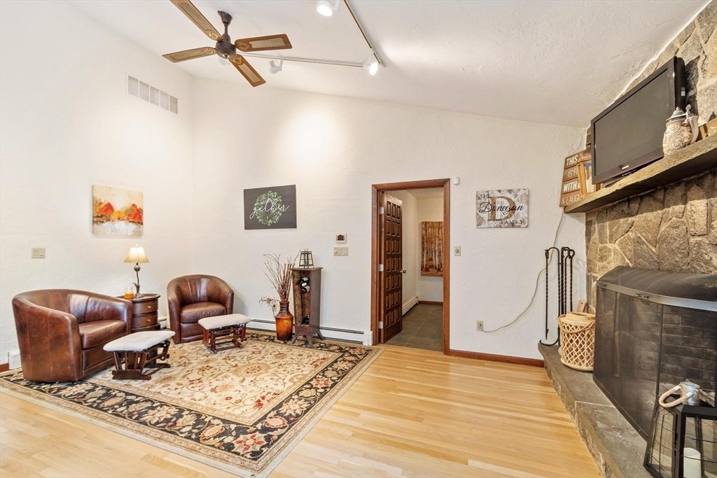 House in Reading, Massachusetts, United States 4 - 18080941